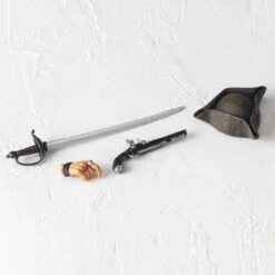 Amazing Yamaguchi Revoltech Figure Pirates Of The Caribbean Jack Sparrow (2023 Release) NR006 -Hasro Model Shop 4537807220059i