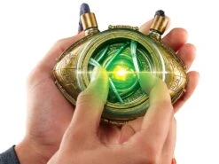 Hasbro Marvel Legends Eye Of Agamotto Prop Replica -Hasro Model Shop 5010993820955g