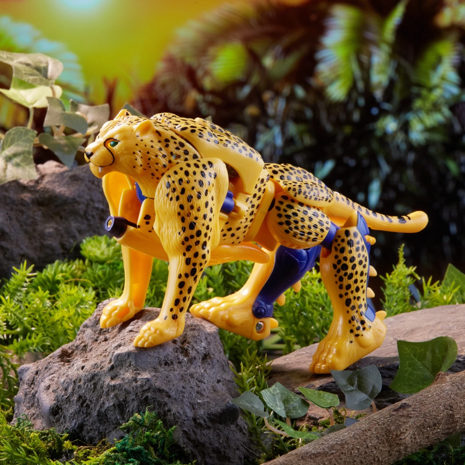 Hasbro Transformers Vintage Beast Wars Cheetor Action Figure 7 Hasbro Transformers Vintage Beast Wars Cheetor Action Figure - Image 5